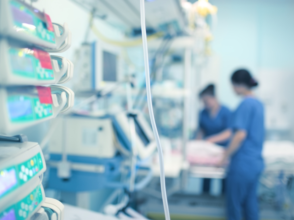 machines-medicales-et-infirmieres-a-l-hopital