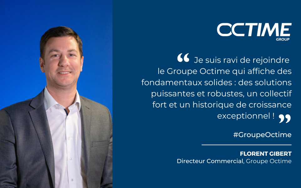 homme-en-costume-avec-citation-du-groupe-octime-sur-fond-bleu